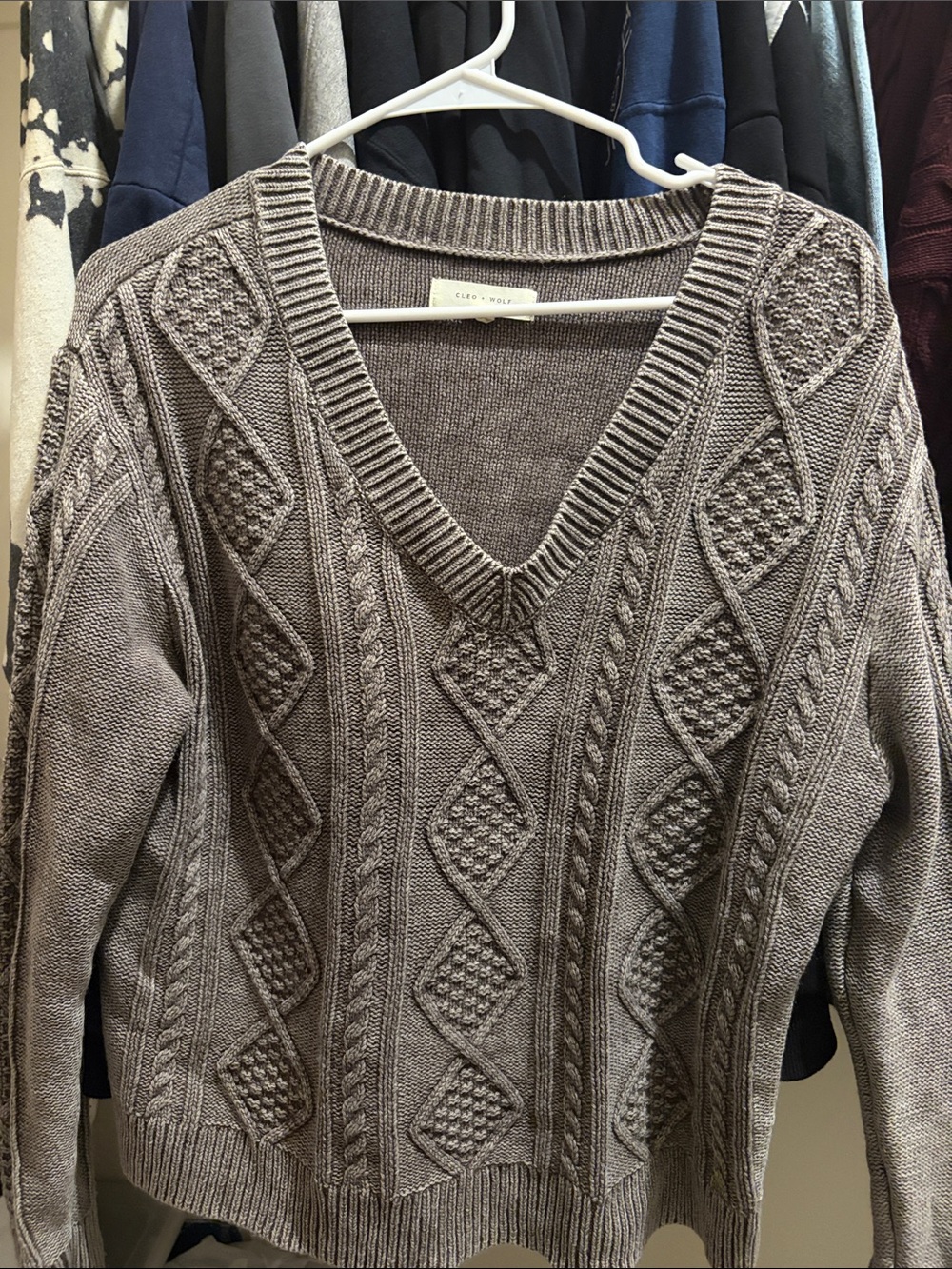 Men's V-Neck Cable Sweater in Taupe grey 🌚